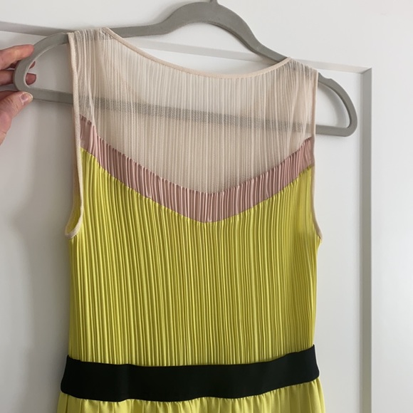 Like new gorgeous BCBG dress - Picture 6 of 6